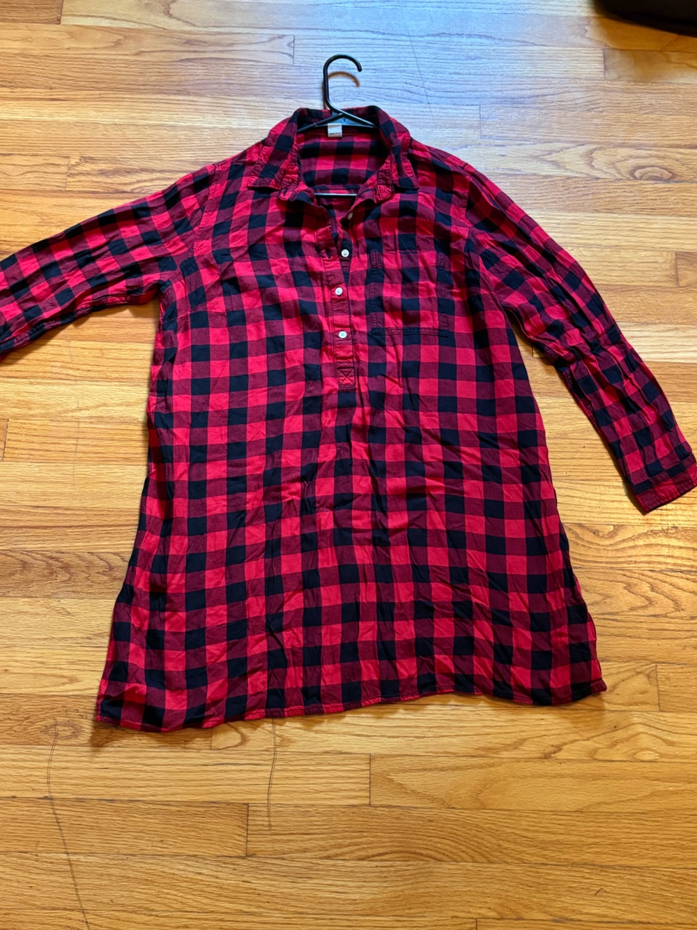 Old Navy Women’s Red and Black Buffalo Plaid Button-Down Tunic Top